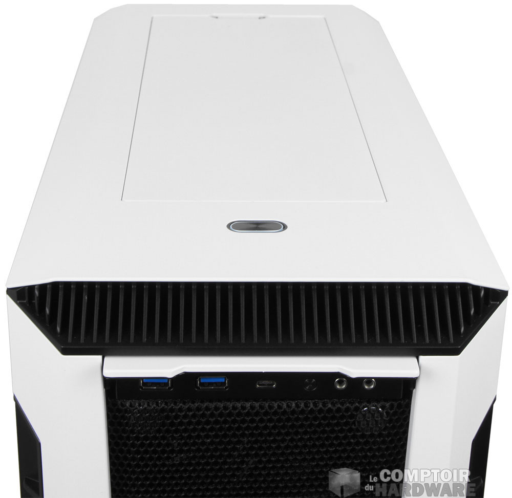 Le dessus du boîtier avec sa protection acoustique 