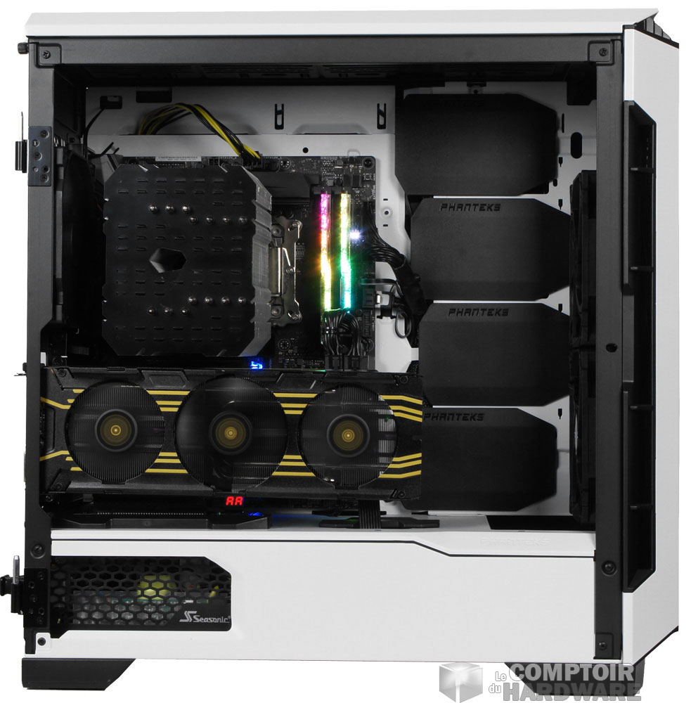 L'intérieur côté carte mère