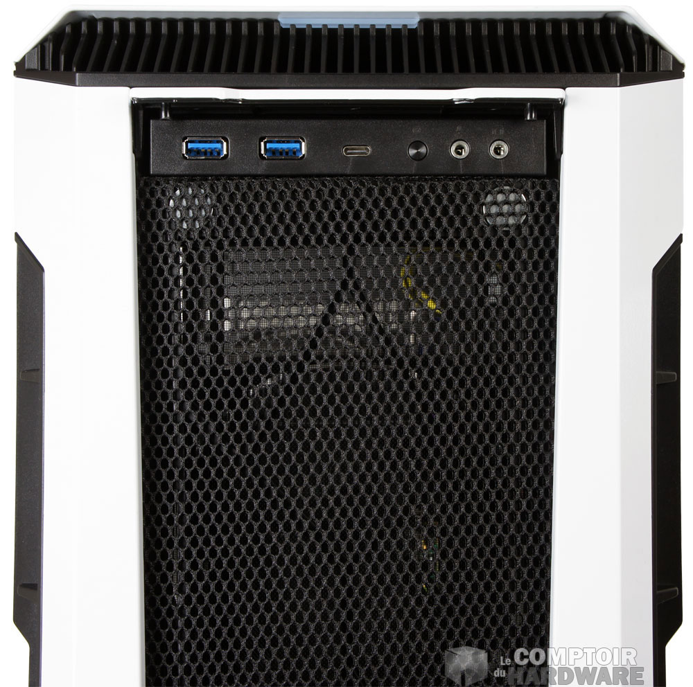 La connectique externe et le mesh de la façade