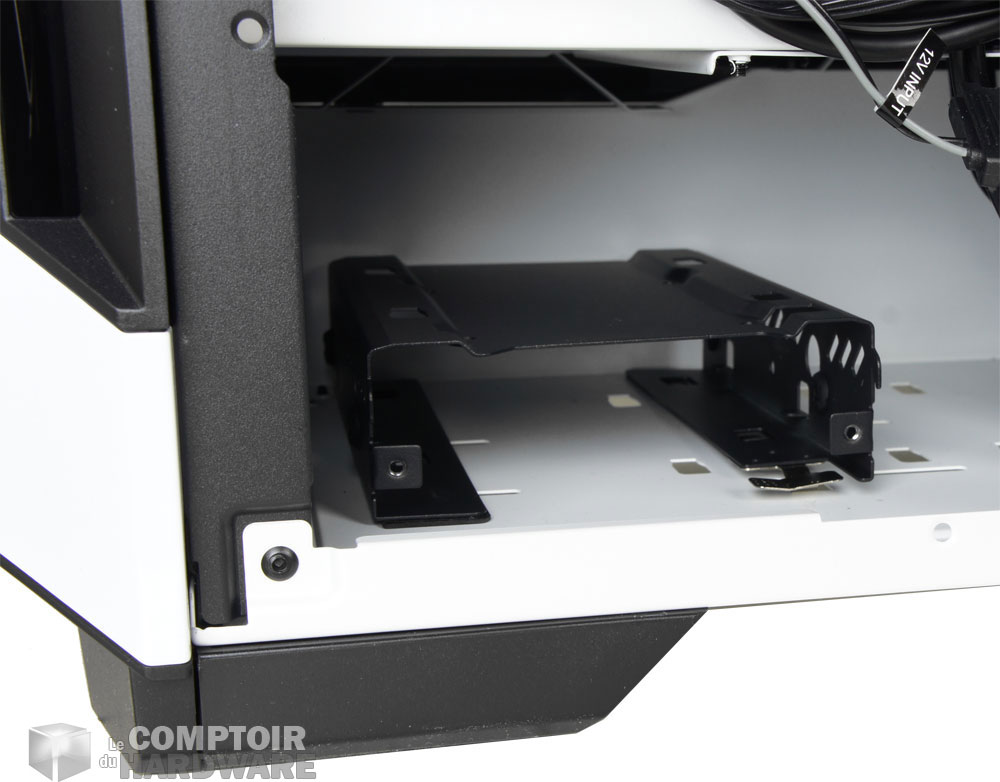 L'un des quatre racks amovibles disponible dans le bundle livré