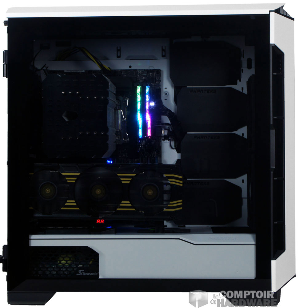 Le panneau latérale vitré du P600S