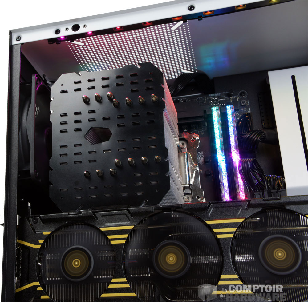 L'emplacement du haut, laissé vide ici