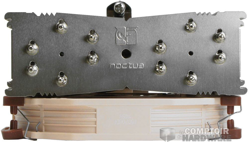 La première ailette, avec logo et sorties de caloducs