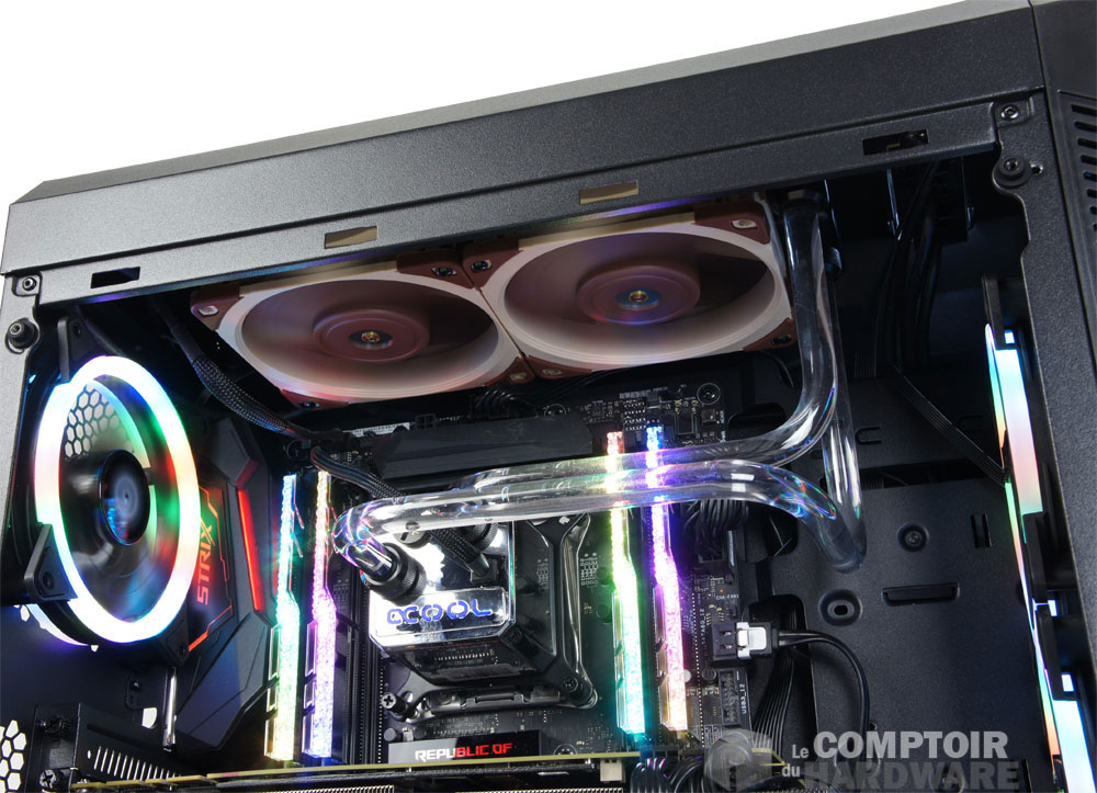 Il y a de la place pour du watercooling aussi