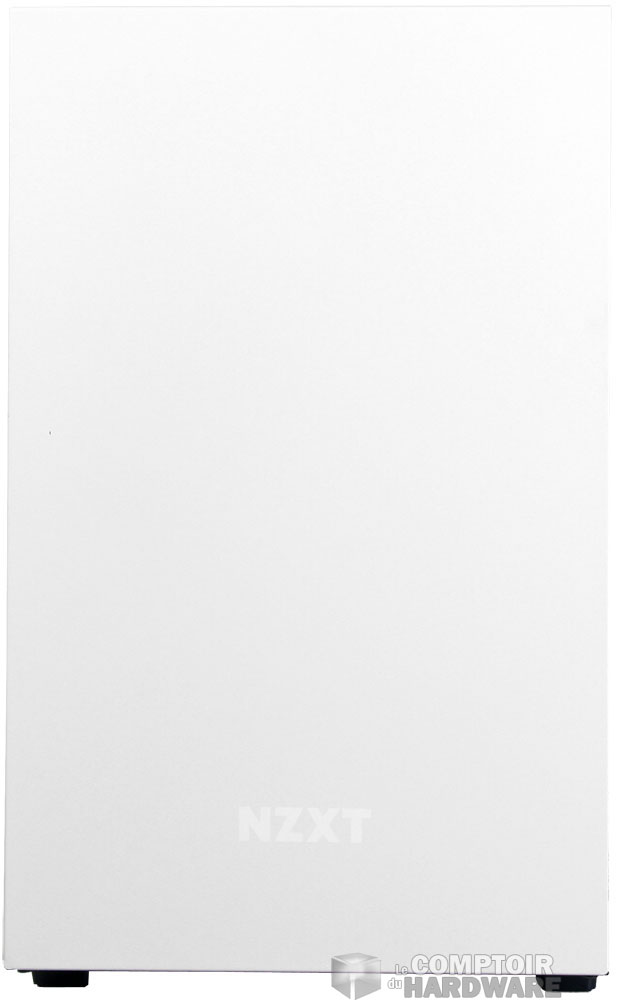 L'avant avec sa plaque