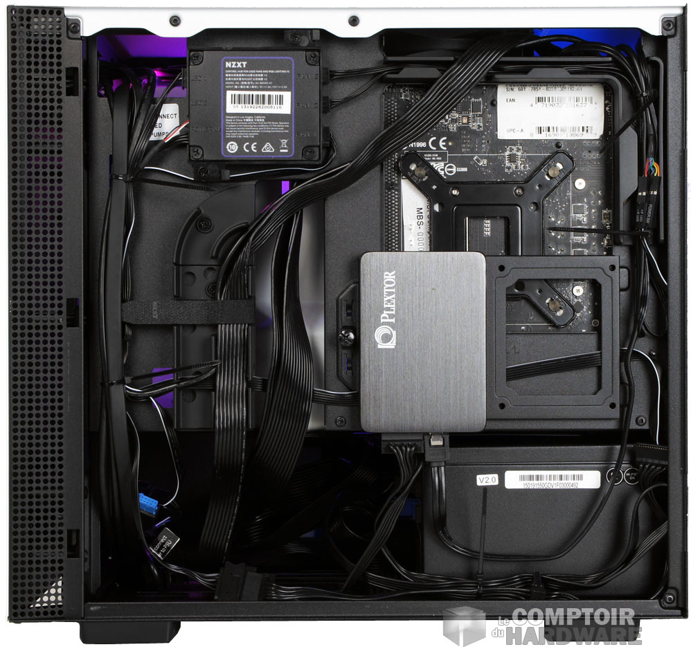 Derrière le plateau