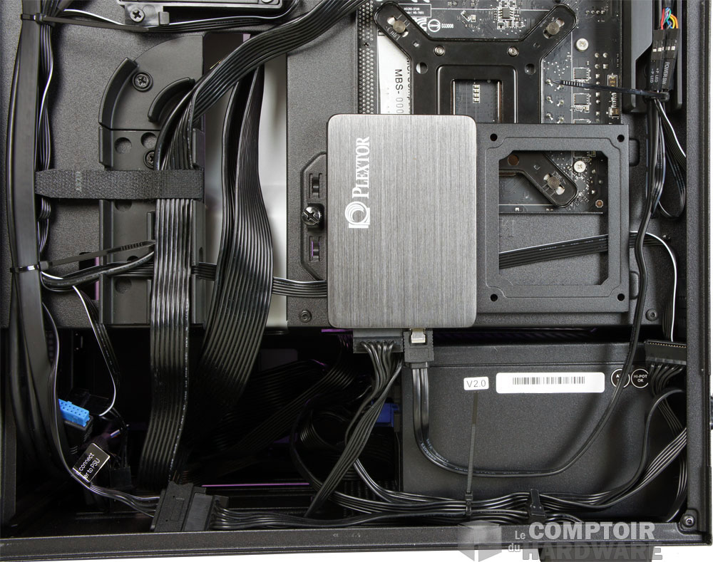 Le support SSD à l'arrière du plateau