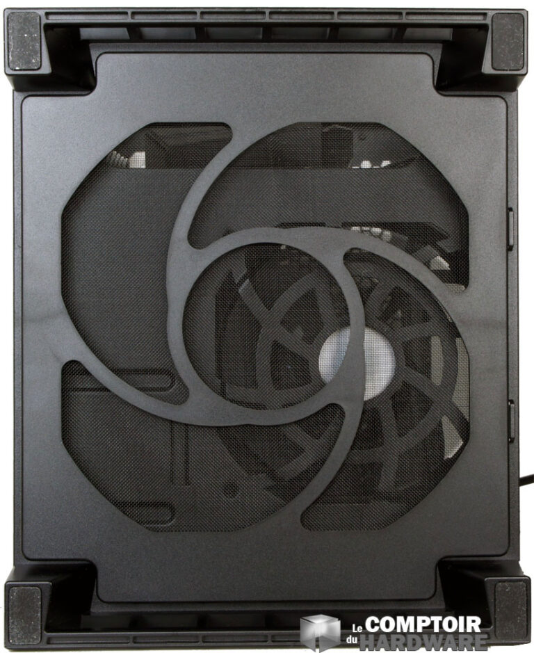 Le dessous ensuite, avec son filtre