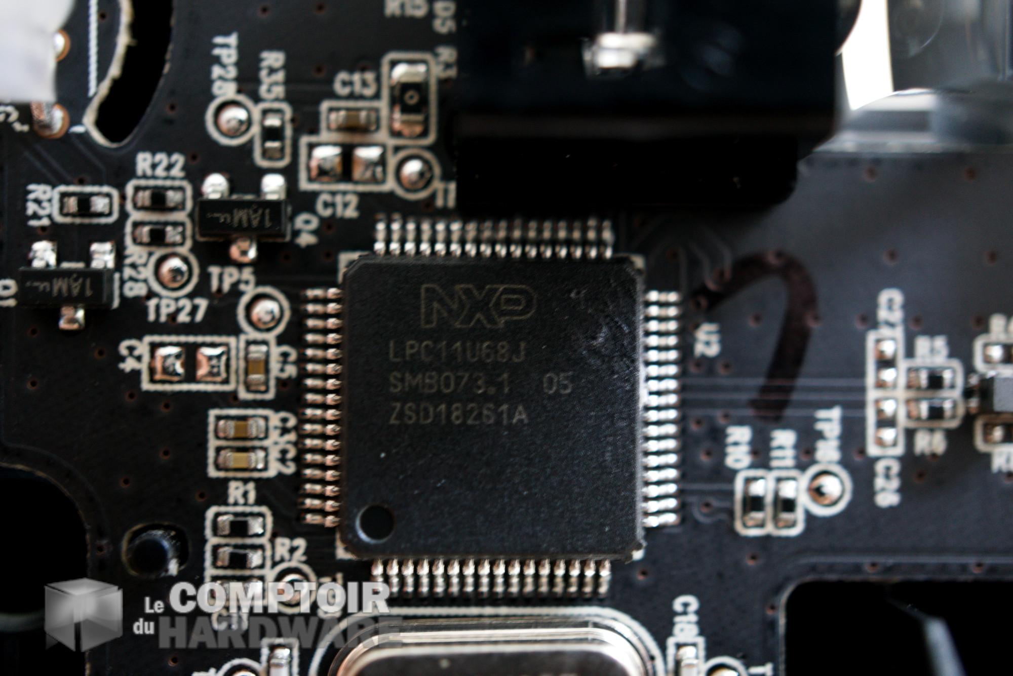 Corsair M55 RGB PRO : le contrôleur