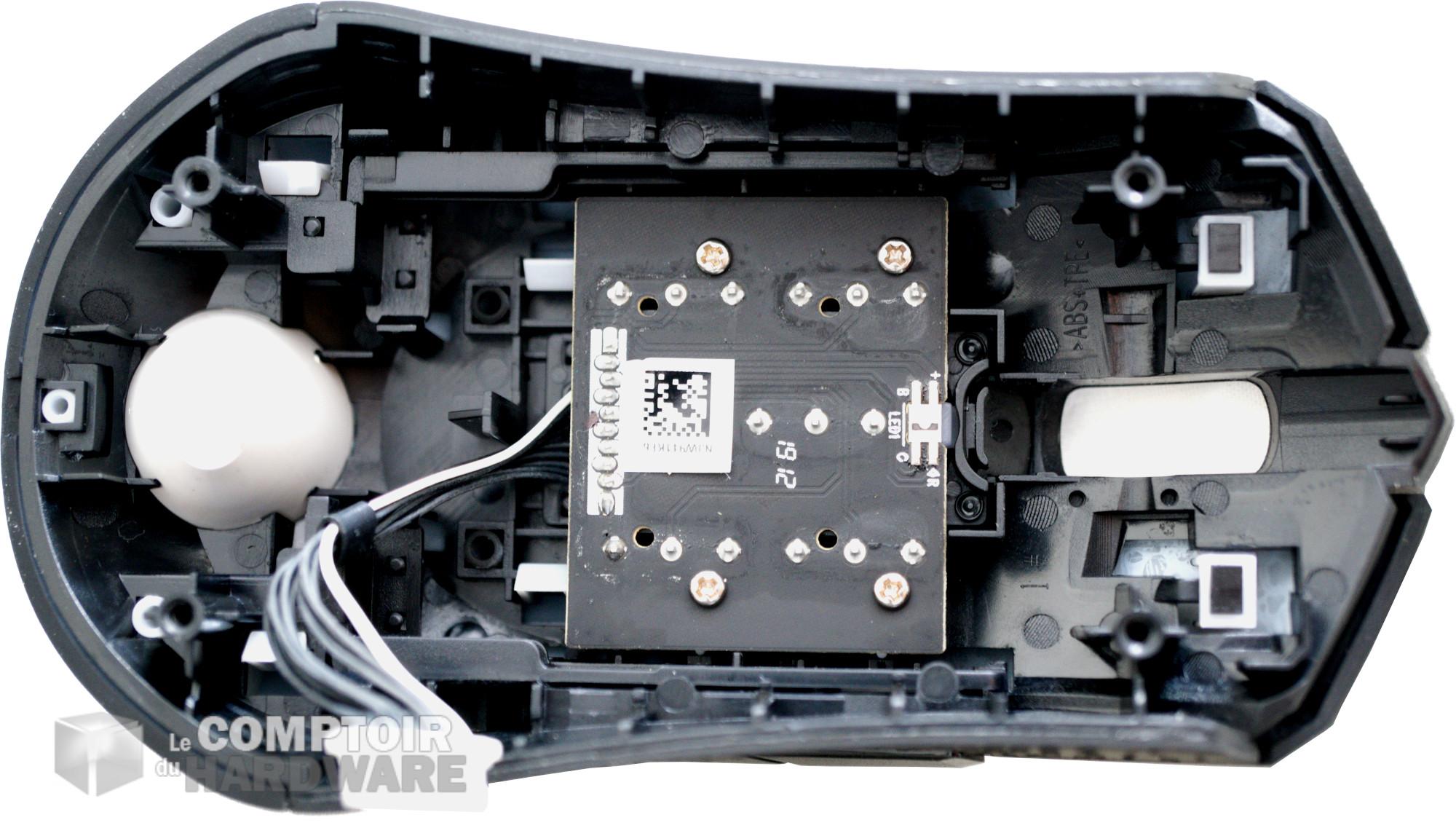 Corsair M55 RGB PRO : vue de dessous, à poil !