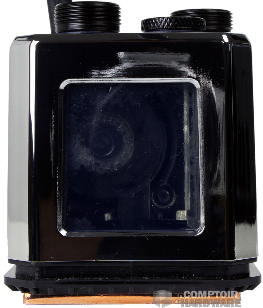 Vue dans le réservoir, après vidange. 