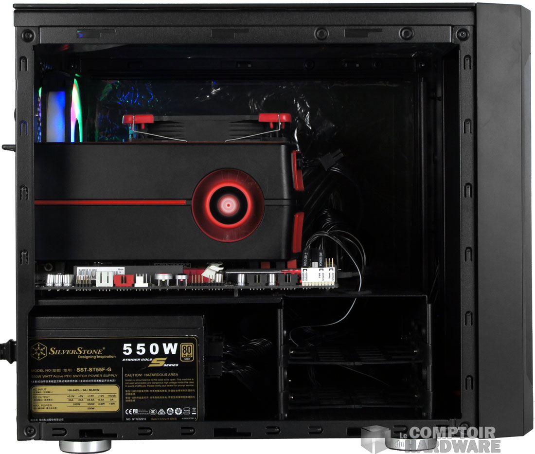 L'intérieur vu de la gauche du boîtier