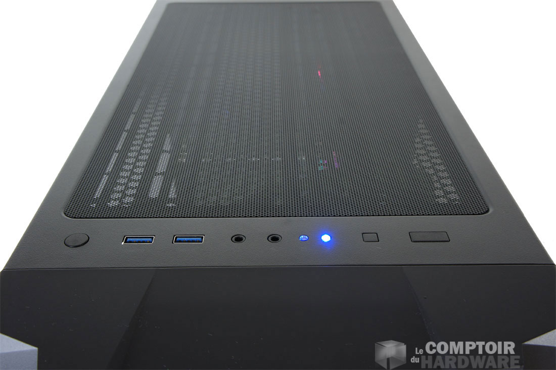 La connectique externe et l'aération du dessus