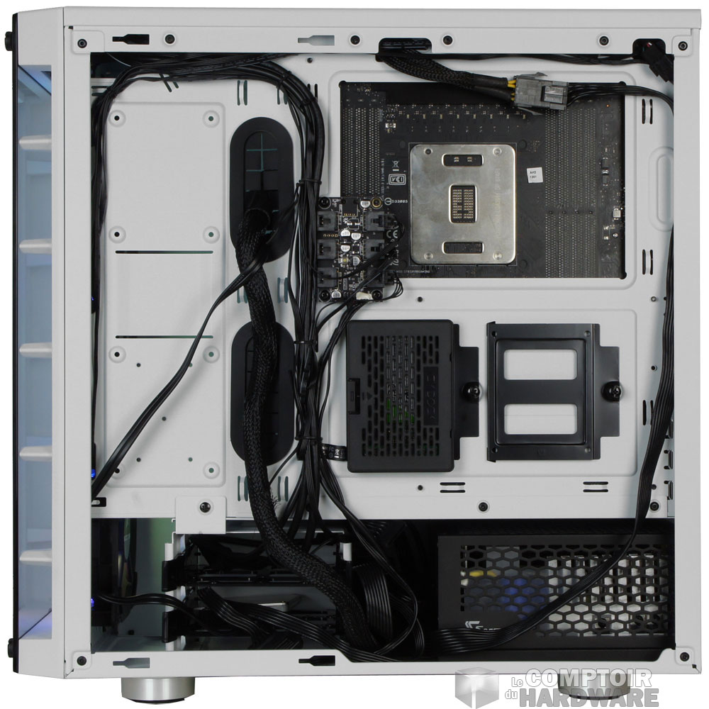 Et derrière la carte mère