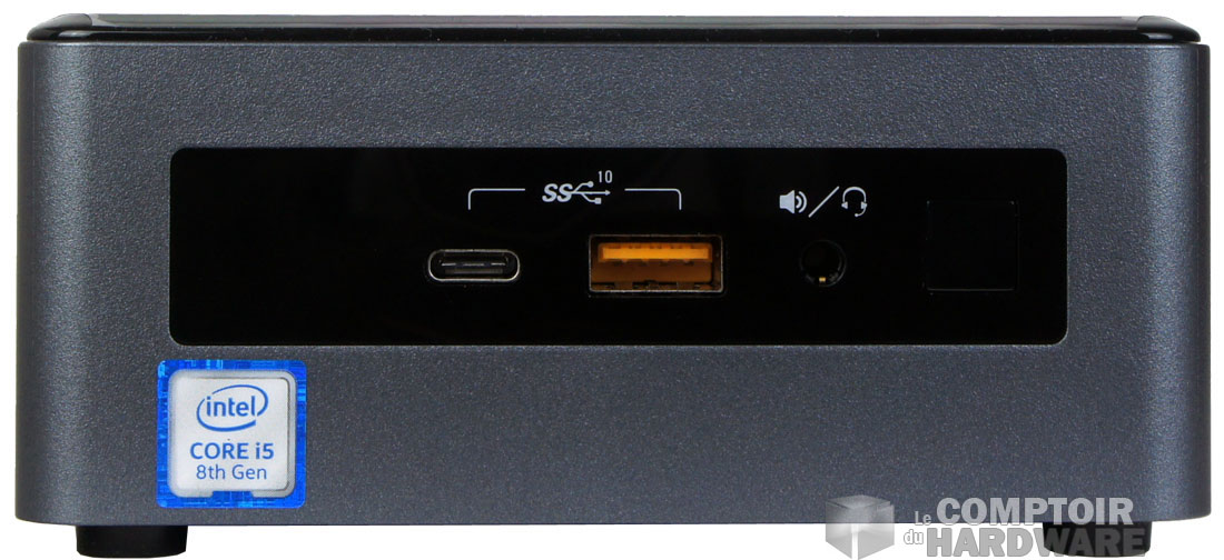 La façade, identique sur les deux, exception faite de l'autocollant Intel