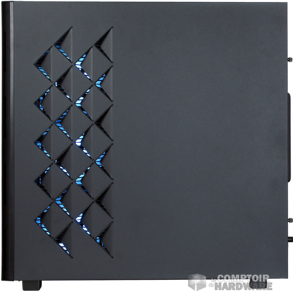 Le panneau en acier avec ses aérations spécifiques