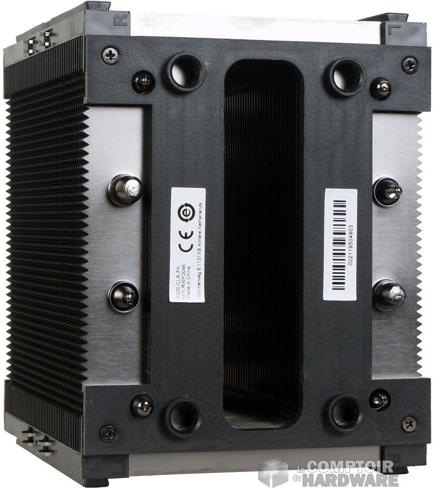 L'espace évidé dissimulé par la plaque de protection