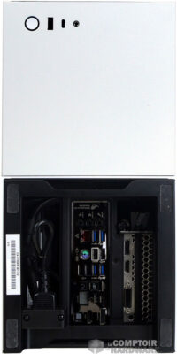 Le dessus du boîtier et le fond, avec toutes les connectiques disponibles