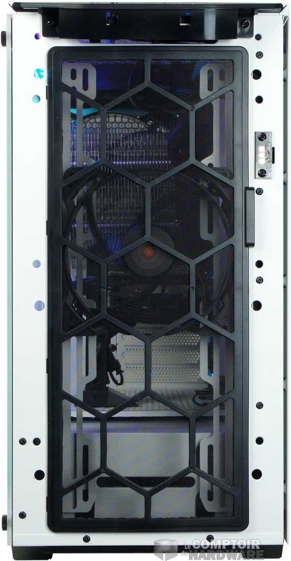 Le châssis derrière le cache avant