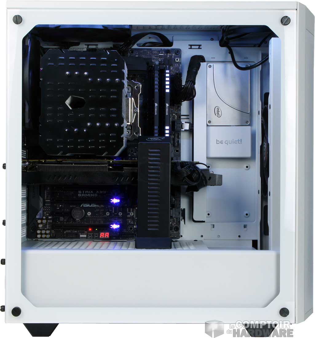 Le panneau vitré, comme sur le 500 tout court