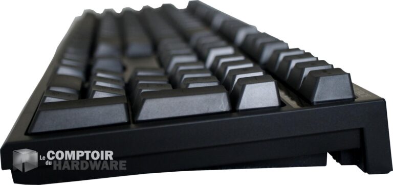 REALFORCE : le côté, à plat