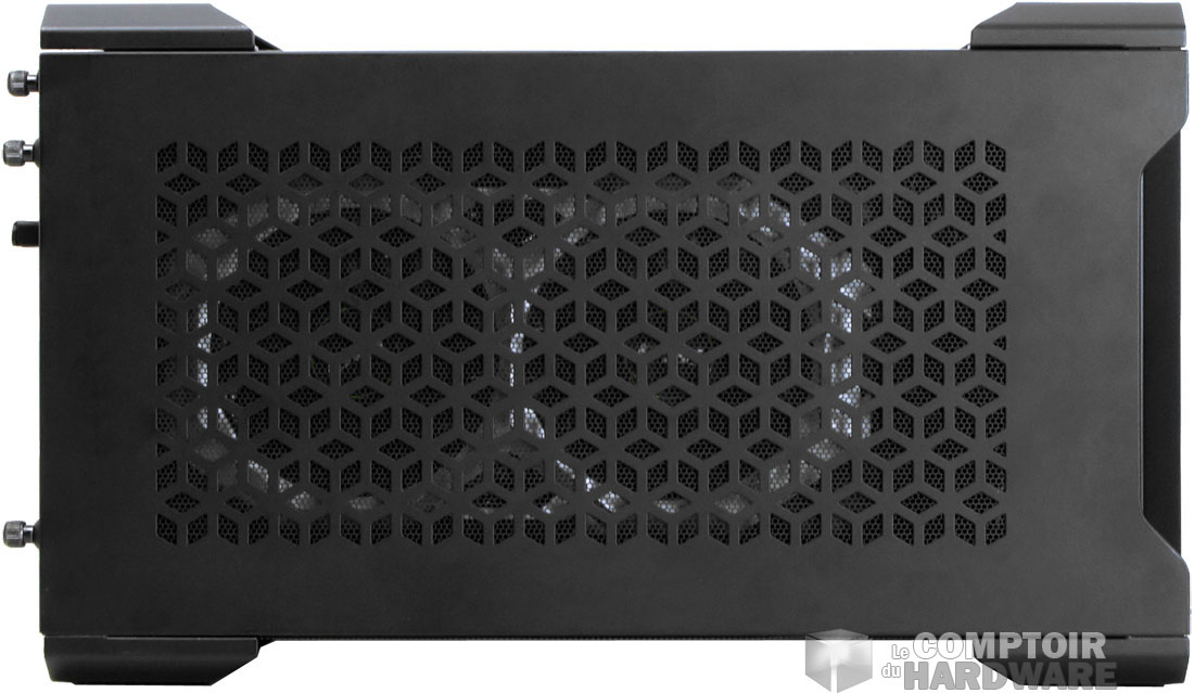 Les panneaux latéraux ressemblent à ça