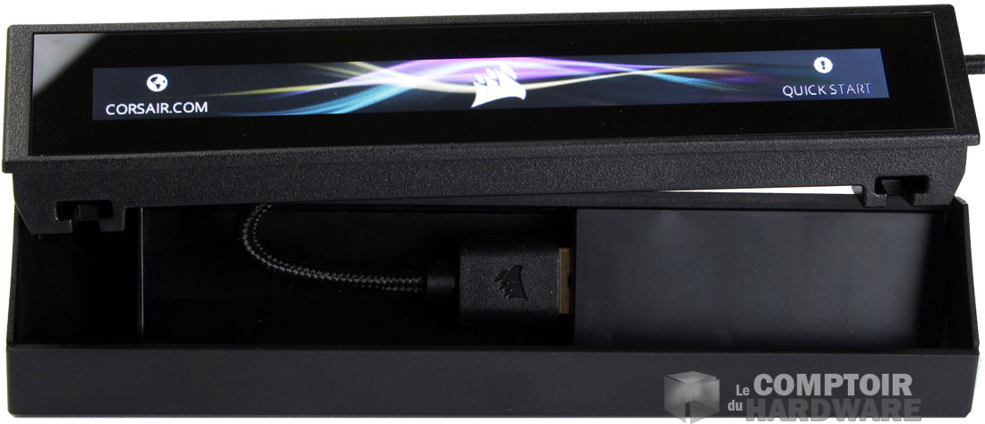 La mise en place sur le support de bureau