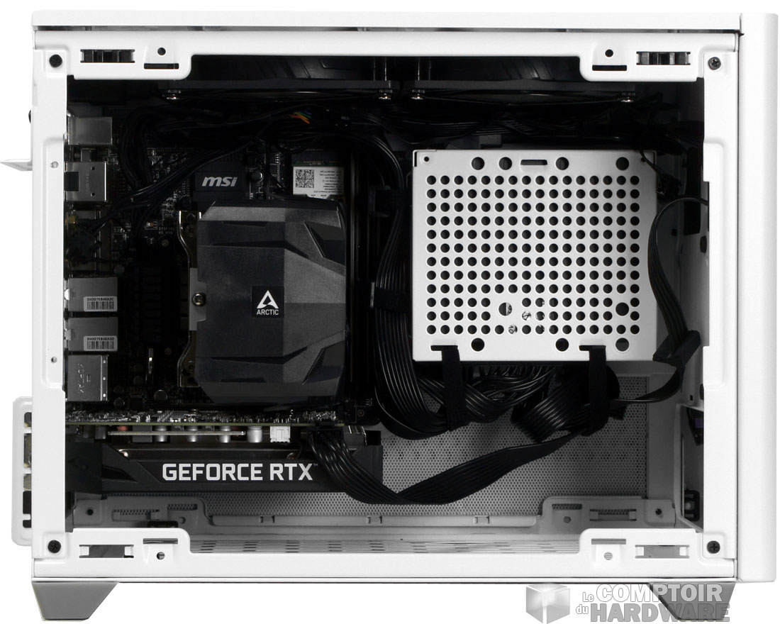 L'intérieur côté carte mère