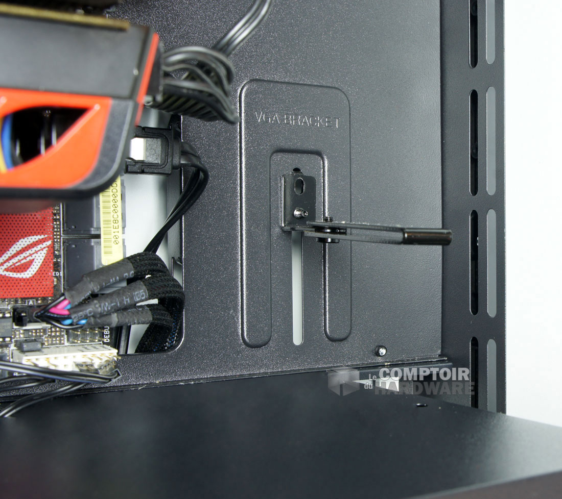 Le bracket de support pour GPU