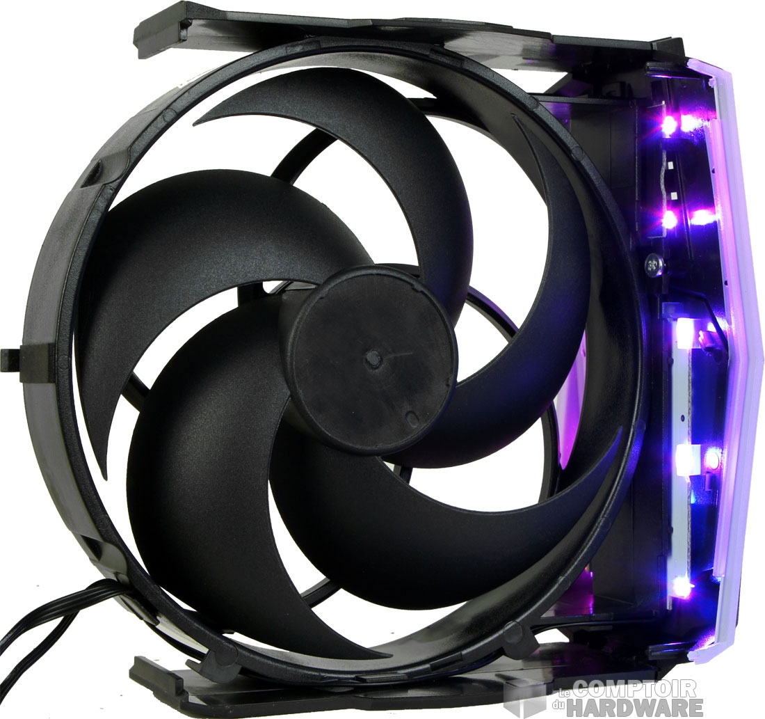 Le ventilateur de 140 solidaire du bloc central du Freezer 50