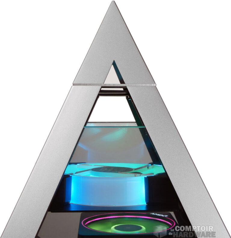 Le haut de la pyramide, avec son ventilo et son évacuation