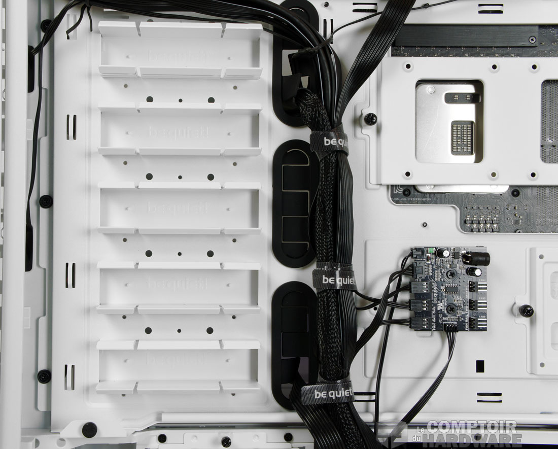 Les espaces de stockage optionnels (un livré en bundle)