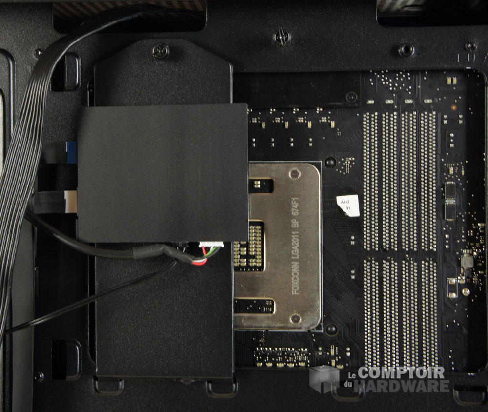 Le boîtier Chroma, qui gère l'éclairage du fond du châssis