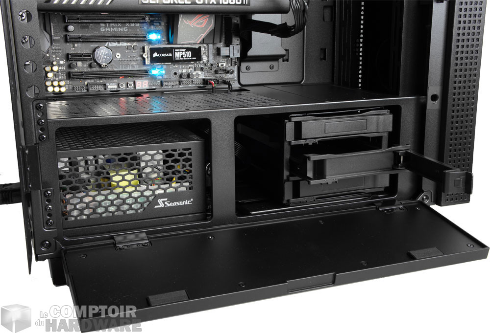 Le même capot ouvert cette fois-ci