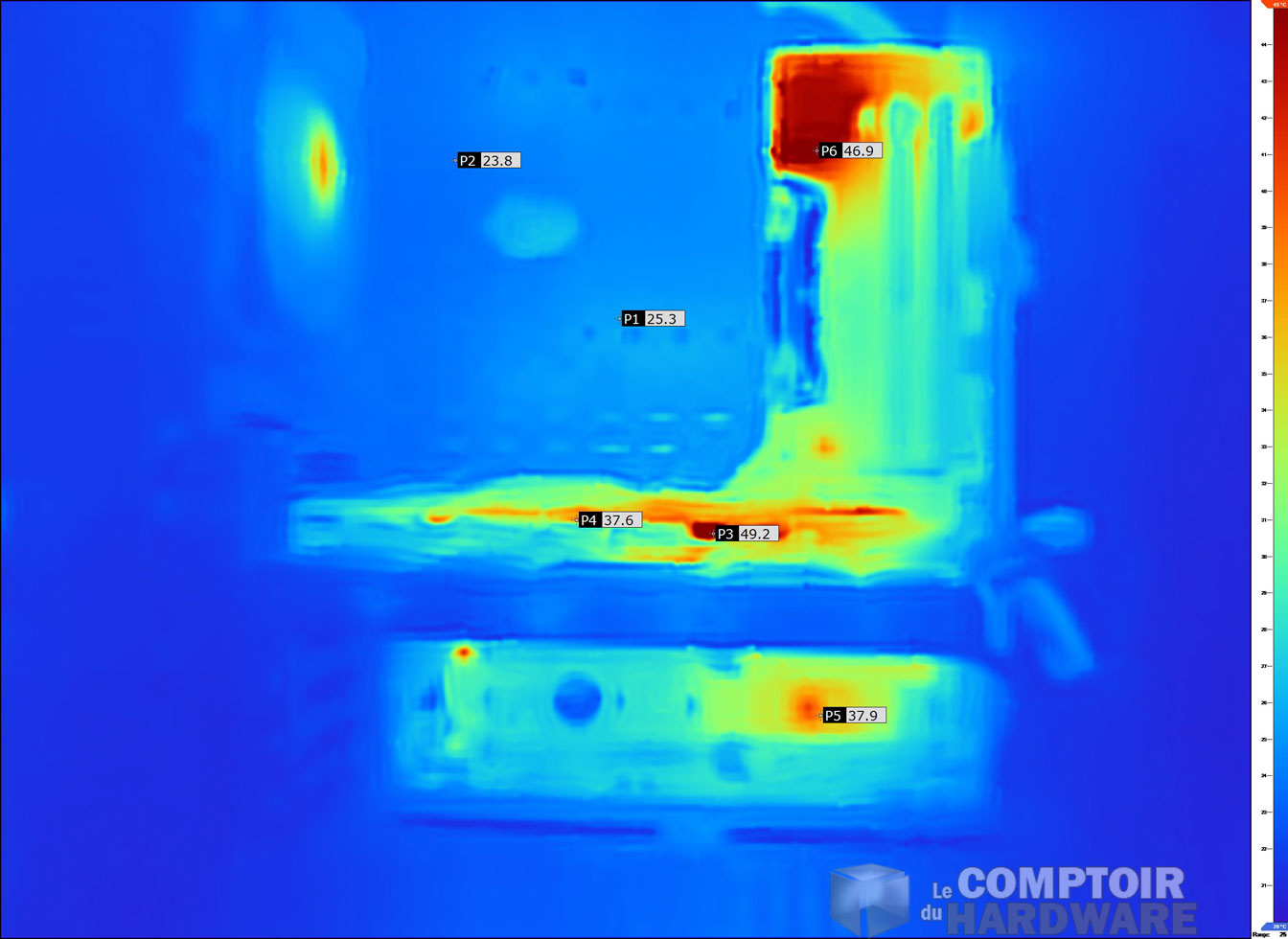L'intérieur du Tomahawk ATX au repos