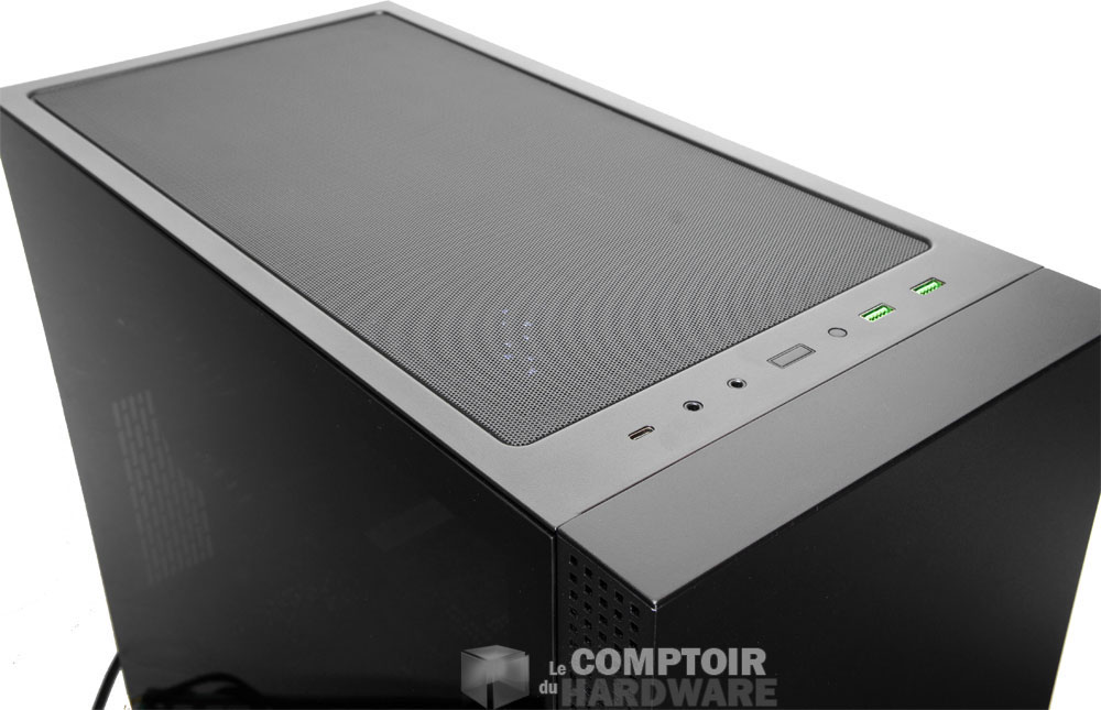 La connectique et le haut du boîtier