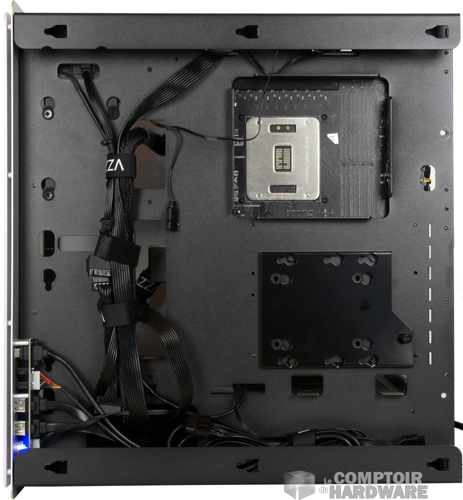 Derrière le plateau