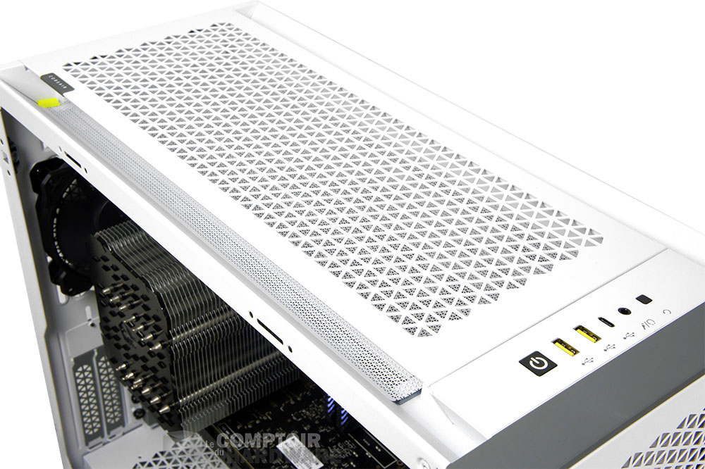 Le dessus, avec un espace conséquent sous la plaque (commun aux deux modèles)