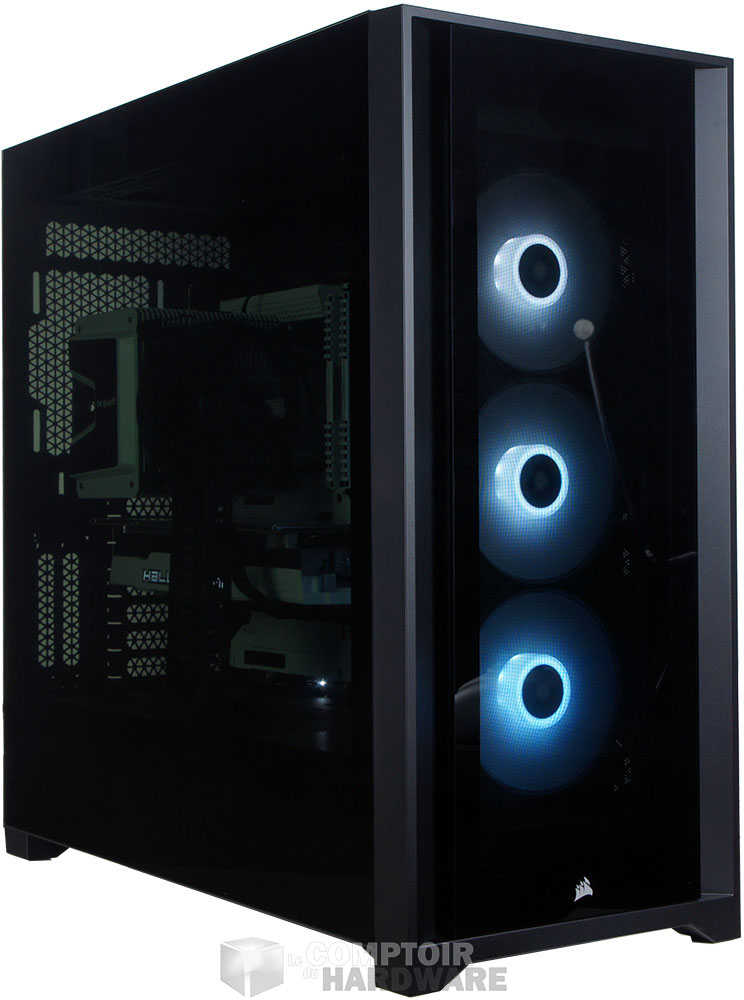 Ici, la version iCUE 5000X RGB en noir