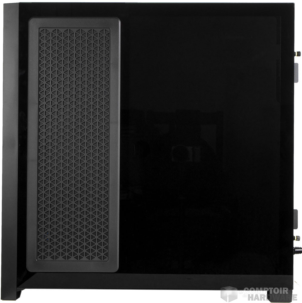 Le panneau vitré et son aération intégrée sur le 5000X