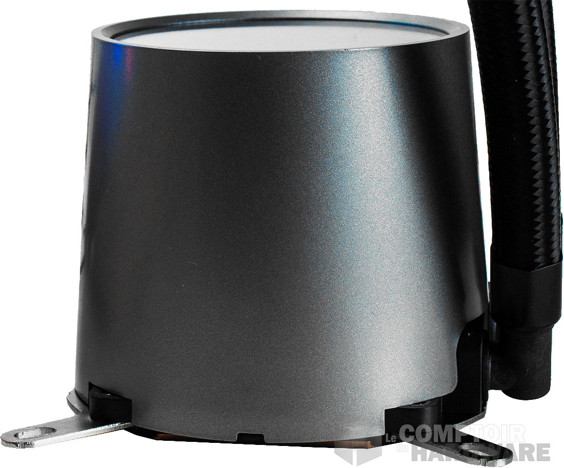 Le bloc pompe plutôt imposant