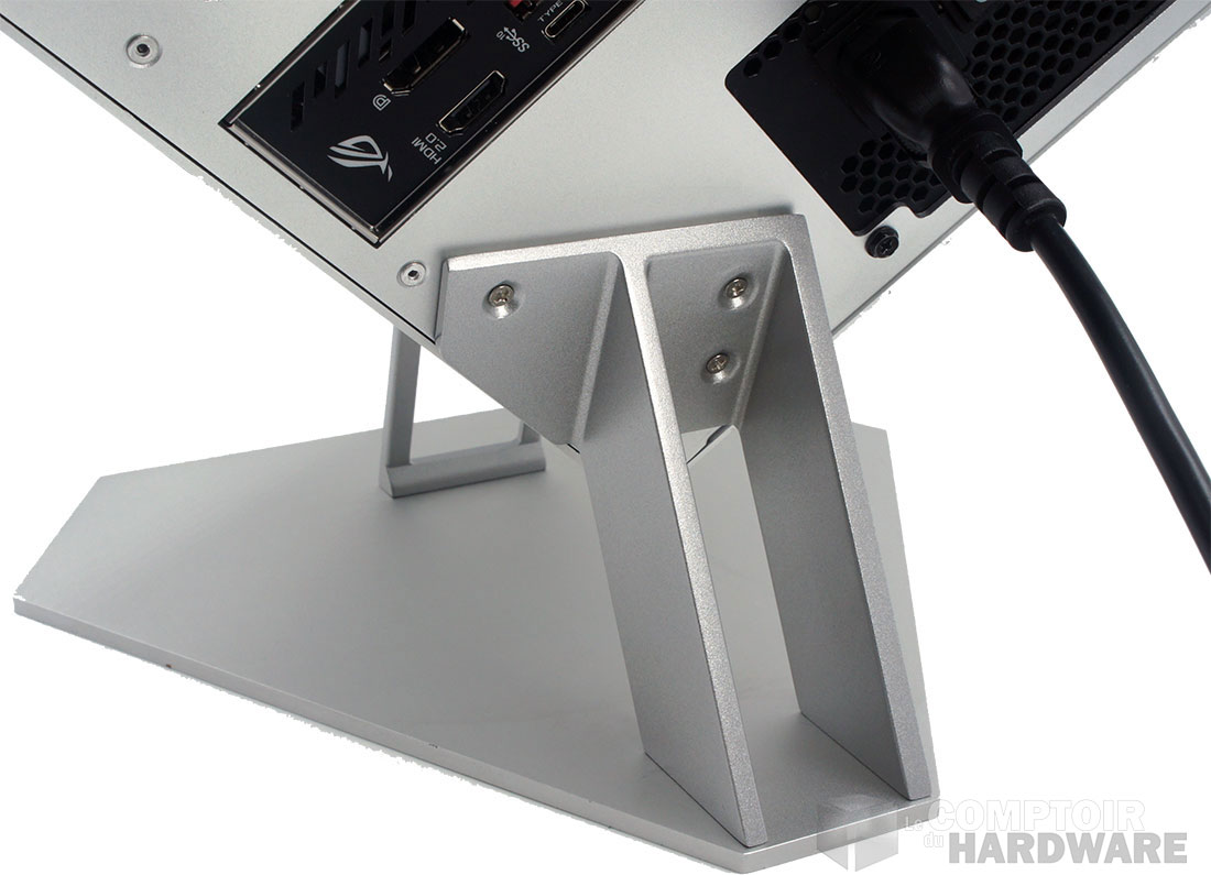 Le support se visse à l'arrière du cube