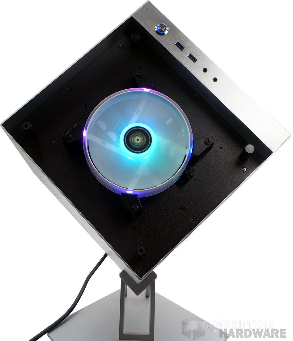 ON vous l'a montré lui ? Il fait de la lumière !