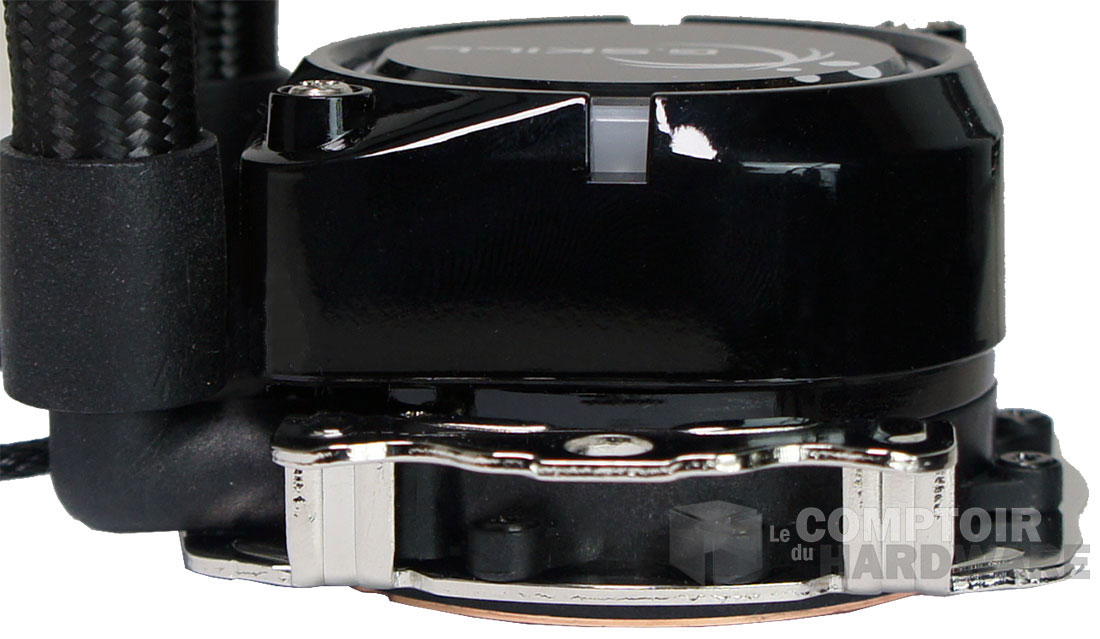 Le bloc pas très épais