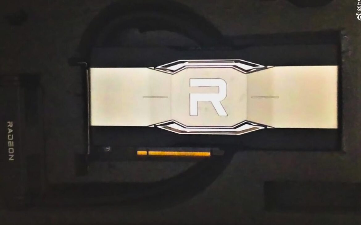 photo supposée de la RX 6900 XT en version watercooled