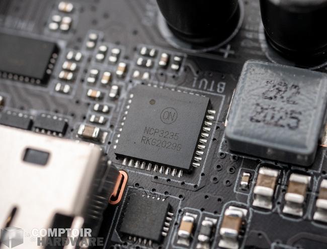 gigabyte z590i vision d - alimentation du Thunderbolt 4