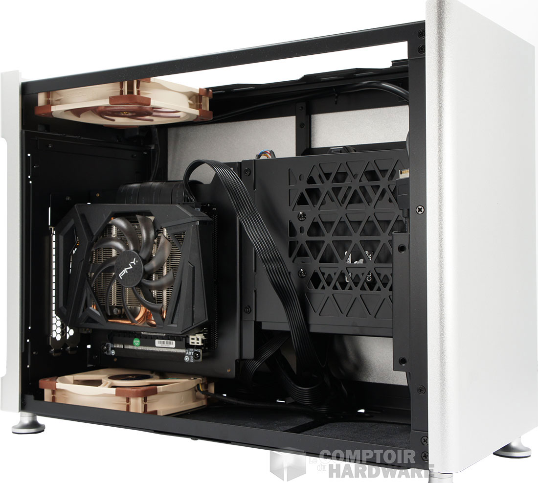 L'intérieur, encore