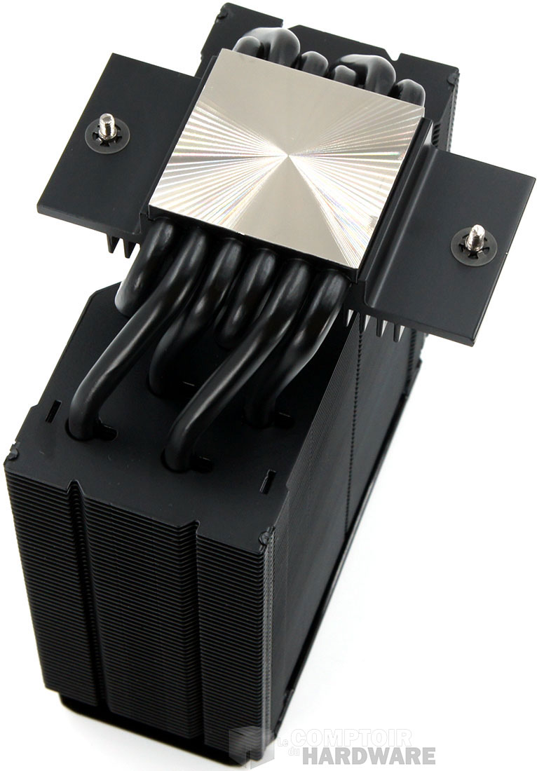 Et la base à la finition rainurée !