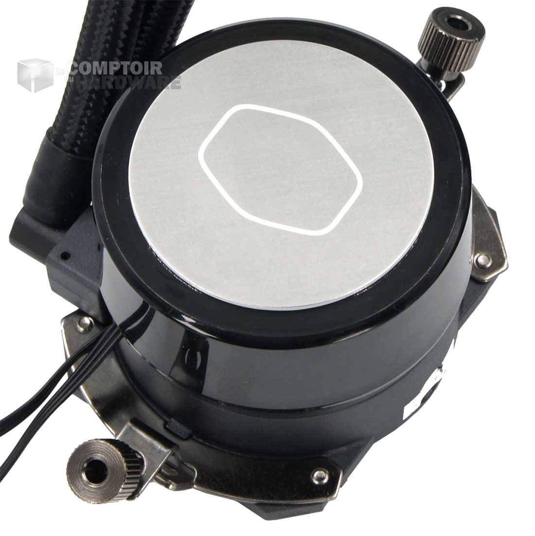 Le dessus de pompe assez sobre