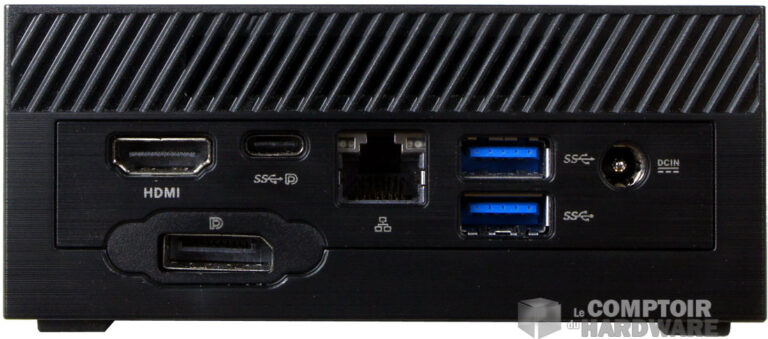 La connectique arrière, présente sur notre exemplaire. 